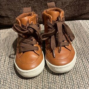 Cat&Jack Toddler Boys Boots. Size 5. Side zipper